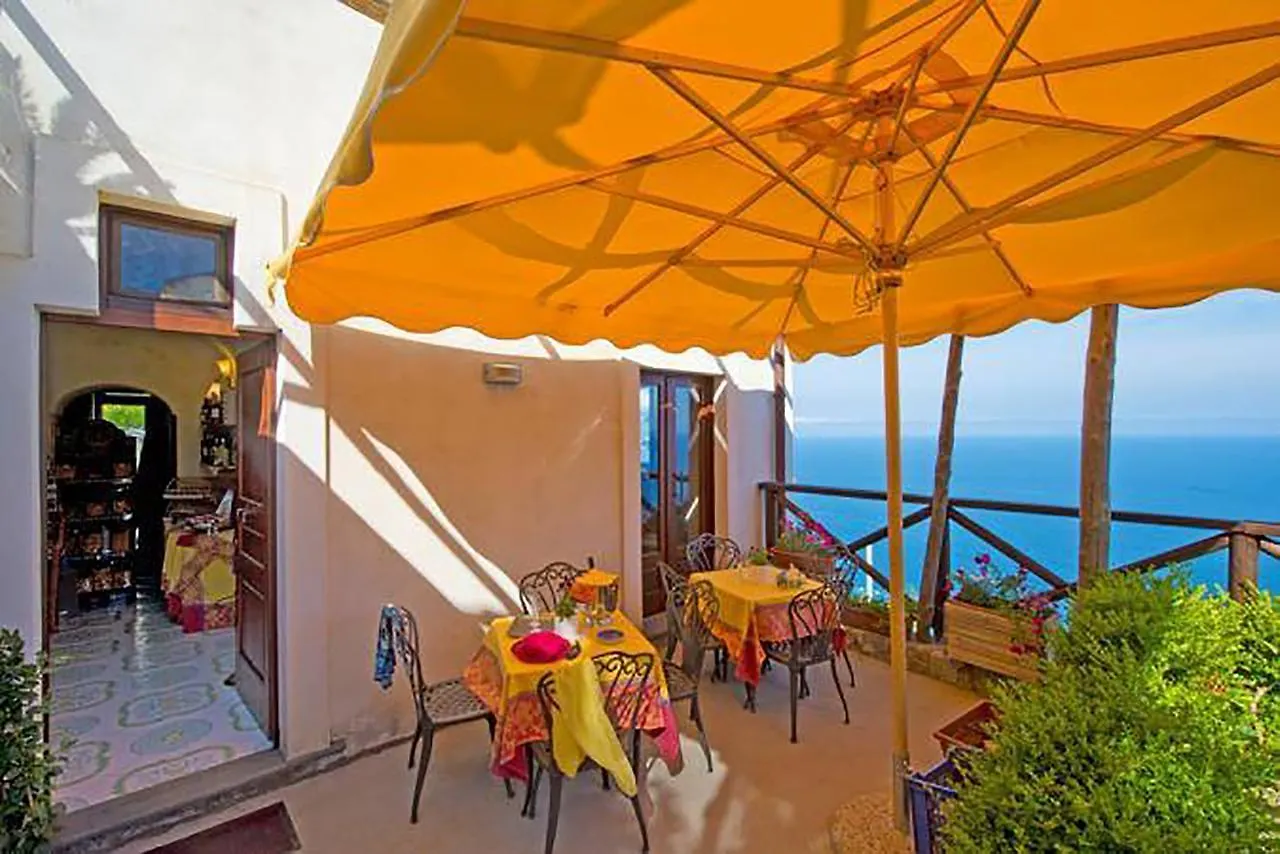 L'Antico Borgo Dei Limoni Bed & Breakfast Amalfi 2*,  Italy